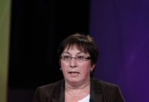 Les femmes iraniennes nous démontrent qu’elles prennent toutes leurs responsabilités pour un changement démocratique en Iran avec beaucoup d’énergie et de volonté (Martine Pinville)