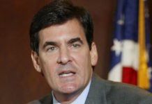 Mitchell Reiss, Conseiller de Mitt Romney, soutient un Groupe ‘Terroriste’ et plaisante sur le fait d’être un ‘Criminel Potentiel’