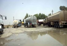La carence d’eau et l’usure des conduits et du réseau d’électricité et des égouts placent le camp Liberty dans une crise périlleuse avec la saison de chaleur en Irak