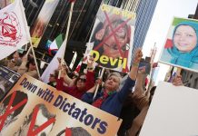 Des milliers d’Iraniens protestent près de l’ONU contre le régime iranien lors du discours d’Ahmadinejad