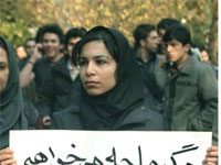 Iran : Le parlement des mollahs interdit les passeports pour les femmes célibataires Que voulons-nous d'autre que la liberté?