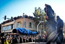 Photos – fouet et pendaison en public en Iran