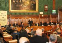 Des députés appellent Londres à rompre ses relations avec l’Iran et à soutenir un changement de régime