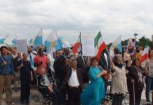 Action de protestation au Trocadéro contre le blocus de l’eau, l’électricité et la nourriture à Achraf