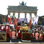 Manifestants à Berlin contre le récent massacre au camp d’Achraf