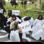 Iran : protestation des familles des prisonniers politiques devant le parlement des mollahs