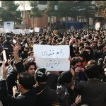 Les slogans “A bas le dictateur” et “Libérez les prisonniers politiques” scandés à Téhéran et à l’université Charif