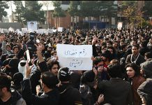 Les slogans “A bas le dictateur” et “Libérez les prisonniers politiques” scandés à Téhéran et à l’université Charif