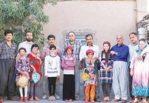 Iran : protestation de parents d’écoliers brûlés devant le Palais présidentiel