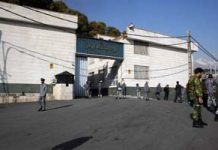 Iran : 200 parents de prisonniers politiques devant la prison d’Evine alors que les visites sont suspendues