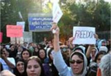 Iran : pour Khamenei l’égalité des droits pour les femmes dans l’emploi et les études est une erreur totale de l’Occident
