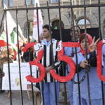 PHOTOS : DES IRANIENS EN SUÈDE SOUTIENNENT LES PRISONNIERS POLITIQUES D’EVINE ET DEMANDENT UNE ENQUÊTE