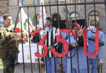 PHOTOS : DES IRANIENS EN SUÈDE SOUTIENNENT LES PRISONNIERS POLITIQUES D’EVINE ET DEMANDENT UNE ENQUÊTE