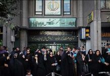 Iran – Protestation des enseignants en face du parlement des mollahs