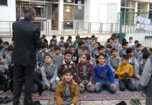 Rohani rend obligatoire la prière collective dans les écoles en Iran