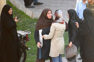 Iran : les miliciens du Bassidj agressent au moins six femmes au couteau