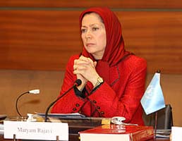 Mme Radjavi a dénoncé les agissements des gouvernements occidentaux qui ont sacrifié les droits humains en Iran au profit de leurs relations avec la dictature religieuse et des négociations atomiques