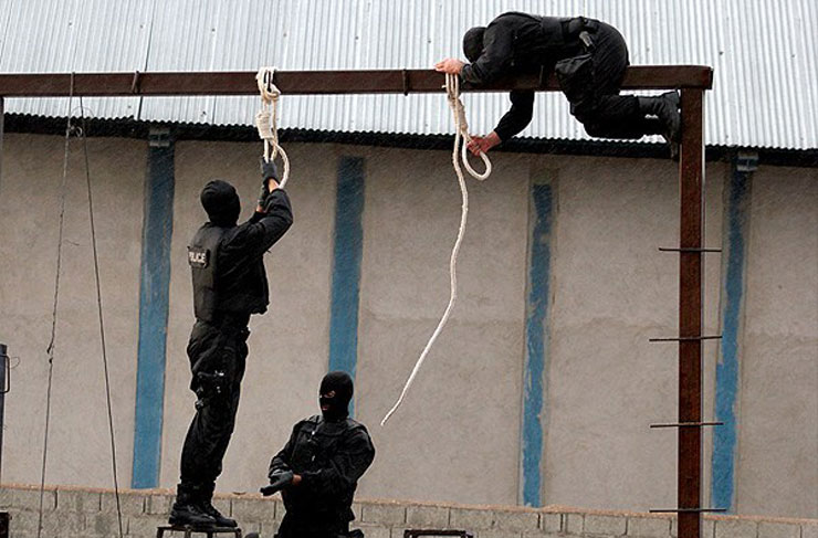 CNRI – Les bourreaux du régime iranien ont pendu en public deux hommes, le samedi 17 janvier à Chiraz (chef-lieu de la province de Fars, située au sud de l’Iran).