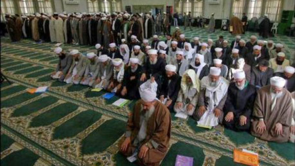 Le régime iranien ordonne le retrait des photos des prières séparées des sunnites et des chiites lors de la « Conférence sur l’unité islamique » tenue à Téhéran