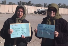 Les opposants iraniens résidant au camp Liberty en Irak protestent contre le blocus médical imposé à ce camp