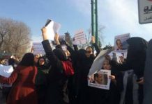Les partisans d’un leader derviche manifestent contre la répression en Iran