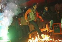 Les Iraniens défient les durs du régime iranien en célébrant « la fête du feu »