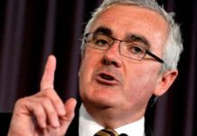 Un parlementaire australien stigmatise le partage de renseignements avec le régime iranien Le député indépendant Andrew Wilkie, lui-même ancien analyste du renseignement, a dit que l’Iran était le dernier pays avec qui l’Australie devrait échanger des informations sensibles