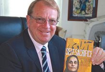 « Le sacrifice de soi, la vie avec les Moudjahidine du peuple d’Iran (OMPI) » – nouveau livre de Struan Stevenson – video