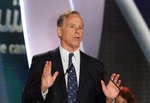 Howard Dean : il faut protéger les dissidents iraniens au camp Liberty
