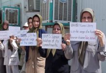 (Vidéo – Photos) – Les dissidents iraniens habitant au camp Liberty protestent contre le blocus inhumain imposé à ce camp