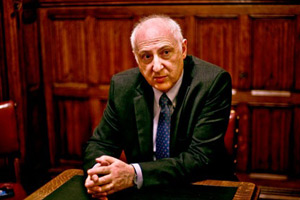 Lord Carlile : les relations du Royaume-Uni avec l’Iran doivent dépendre d’une amélioration des droits de l’homme