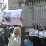 Iran : protestation des familles des prisonniers politiques et des dissidents assassinés par le Regime Iran : protestation des familles des prisonniers politiques et des dissidents assassinés par le Regime
