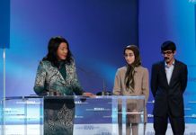 J’ai beaucoup d’empathie pour la jeune iranienne, dont le père est en prison en Iran (Maki Mandela) Phumla Makaziwe Mandela (fille de Nelson Mandela) participait à Paris à la journée mondiale contre la peine de mort. A cette occasion elle a rendu hommage au combat sans haine de la résistance iranienne dirigé par Maryam Radjavi.