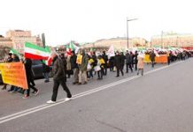 En Photos : Les Iraniens en Suède protestent contre les violations des droits de l’homme en Iran En Photos : Les Iraniens en Suède protestent contre les violations des droits de l’homme en Iran