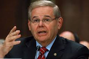 Le sénateur Menendez critique l’absence de réaction internationale face aux tests de missiles balistiques en Iran