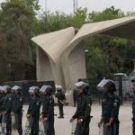 Iran : Cris de « Mort à la tyrannie » et « On ne veut pas de réformes factices » à l’Université de Téhéran Iran : Cris de « Mort à la tyrannie » et « On ne veut pas de réformes factices » à l’Université des sciences et industries de Téhéran