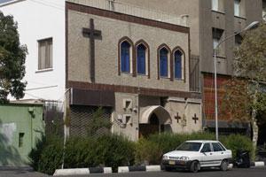 Le régime iranien prévoit d’imposer la transformation du terrain de l’église de Téhéran en mosquée