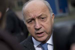 Syrie: Fabius accuse Moscou, Téhéran et critique Washington