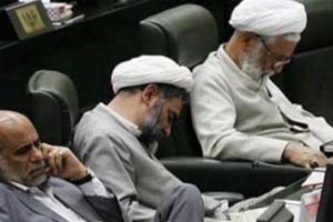 Iran/élections: des mollahs appellent à voter pour des candidats anti-américains