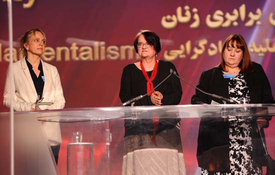 Les filles et les femmes sont victimes de discrimination dans le système pénale iranien - Sara Chandler