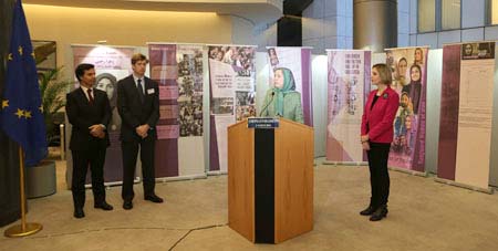 Maryam Radjavi à une exposition sur les femmes iraniennes au Parlement européen