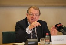 Iran Résistance – L’Albanie a du mérite, car elle aide les membres de l’OMPI – Struan Stevenson Iran Résistance - L'Albanie a du mérite, car elle aide les membres de l'OMPI - Struan Stevenson