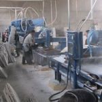 La crise économique a provoqué la fermeture de 400 usines à Ispahan, une province de l’Iran L'augmentation des impôts a conduit à la fermeture de 400 usines de taille de pierre à Ispahan, une province de l'Iran