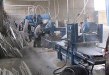 La crise économique a provoqué la fermeture de 400 usines à Ispahan, une province de l’Iran L'augmentation des impôts a conduit à la fermeture de 400 usines de taille de pierre à Ispahan, une province de l'Iran