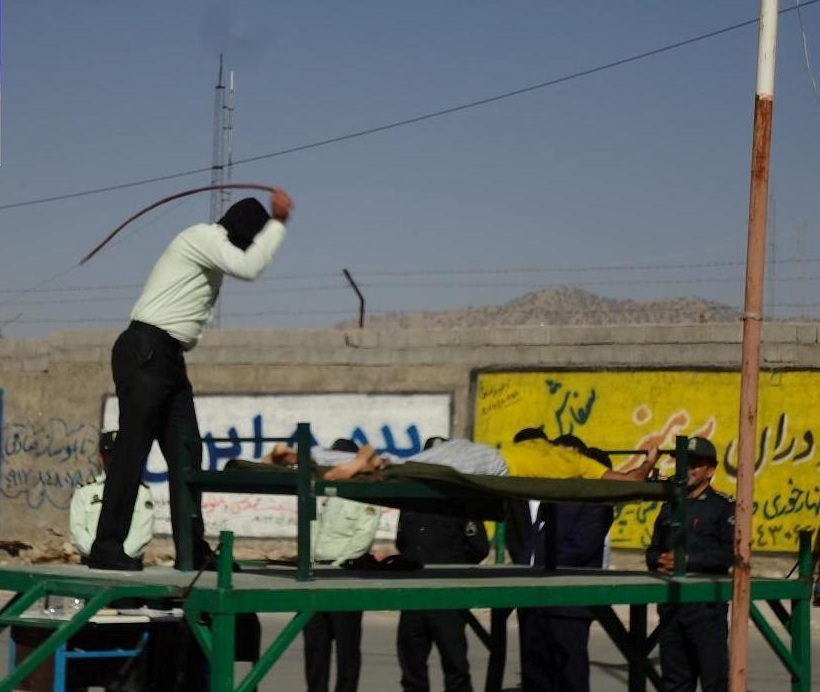 Iran: 35 garçons et filles reçoivent 99 coups de fouet pour avoir pris part à une remise de diplômes