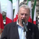 Des manifestants à Paris contre le visite de Javad Zarif à Paris – Yves Bonnet