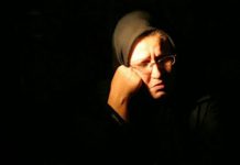 La mère d’un dissident iranien assassiné soutient le prisonnier politique Jafar Azimzadeh La mère d'un dissident iranien assassiné soutient le prisonnier politique Jafar Azimzadeh