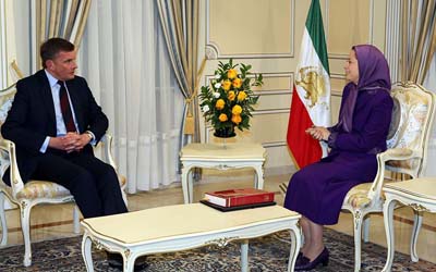 Iran - Maryam Radjavi rencontre le député britannique David Jones à Auvers-sur-oise