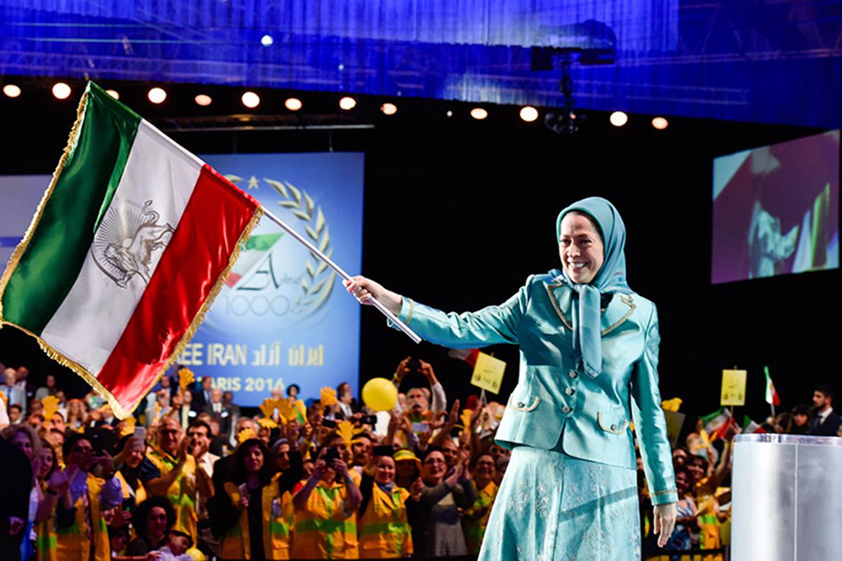 Maryam Radjavi au grand rassemblement du Bourget : un an après l'accord nucléaire iranien les deux factions du régime ont échoué