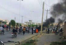 IRAN: Des manifestants affrontent les forces répressives, mettent le feu au tribunal local – VIDEO IRAN: Des manifestants affrontent les forces répressives, mettent le feu au tribunal local - VIDEO